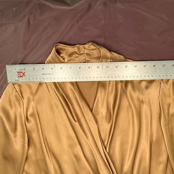 Dana Buchman Gold 100% Silk Cross Front V-neck Blouse Size 12/Large MSRP $325 - Picture 9 of 9